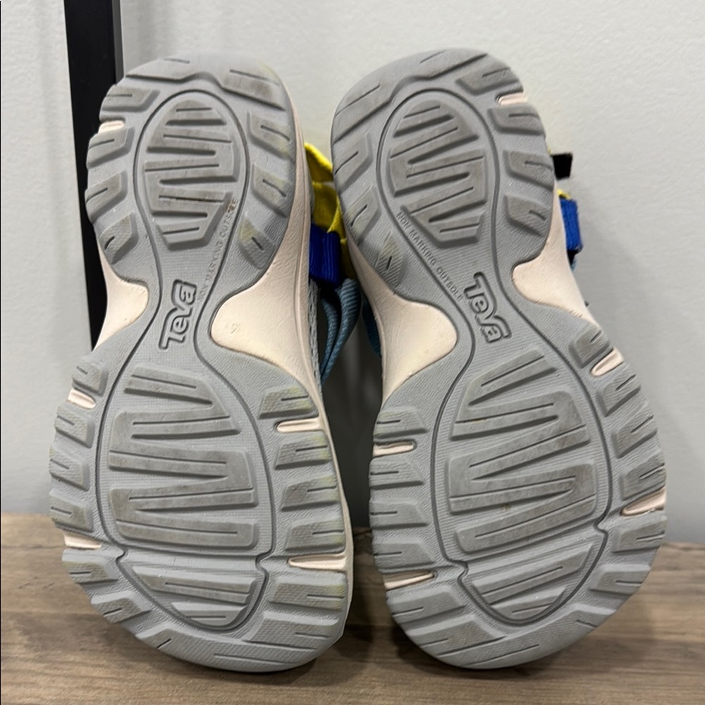 Teva Gray and Yellow Water Shoes Sporty Design - Picture 9 of 10